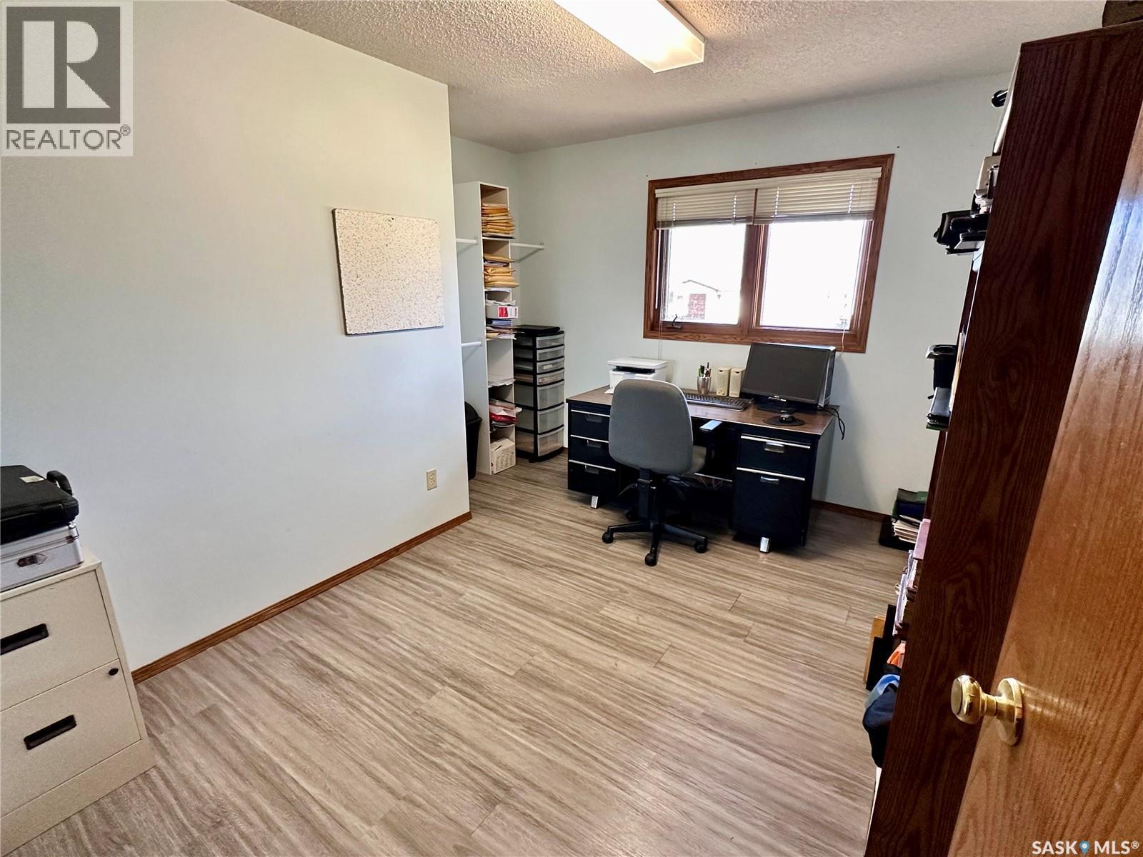 334 Young Street, Earl Grey, SK - Indoor Photo Showing Office