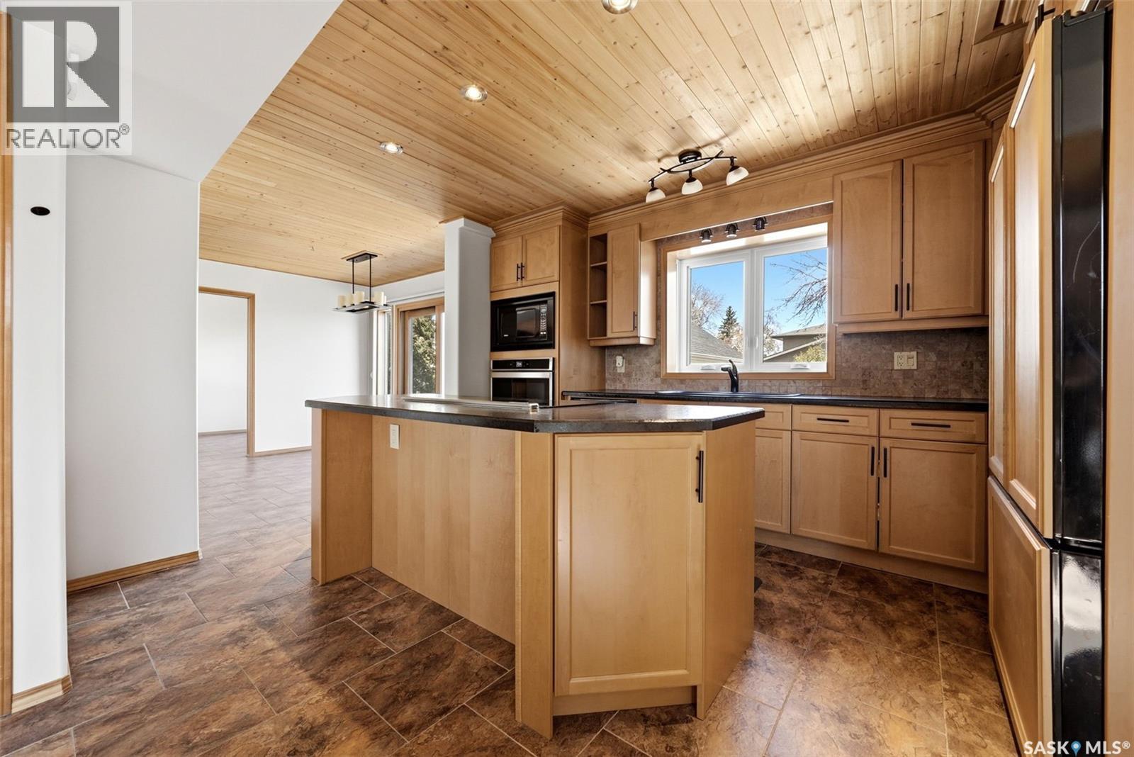 4 Bannister Avenue, Regina, SK - Indoor Photo Showing Kitchen