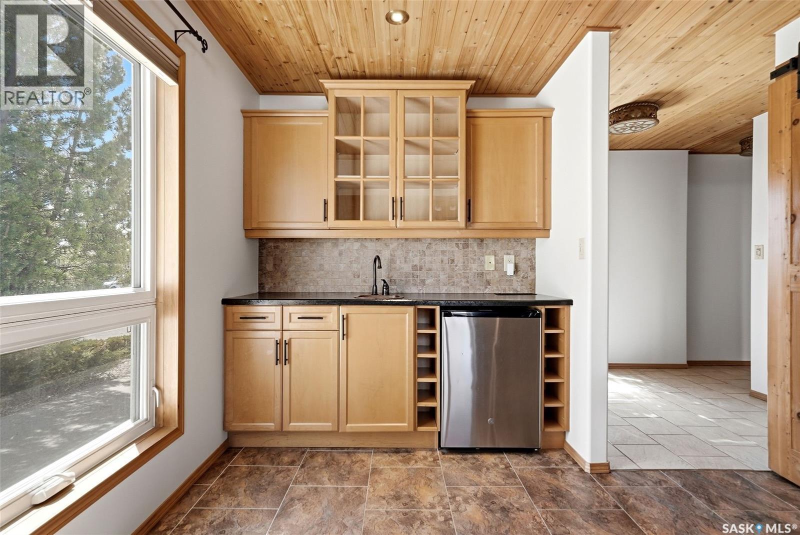 4 Bannister Avenue, Regina, SK - Indoor