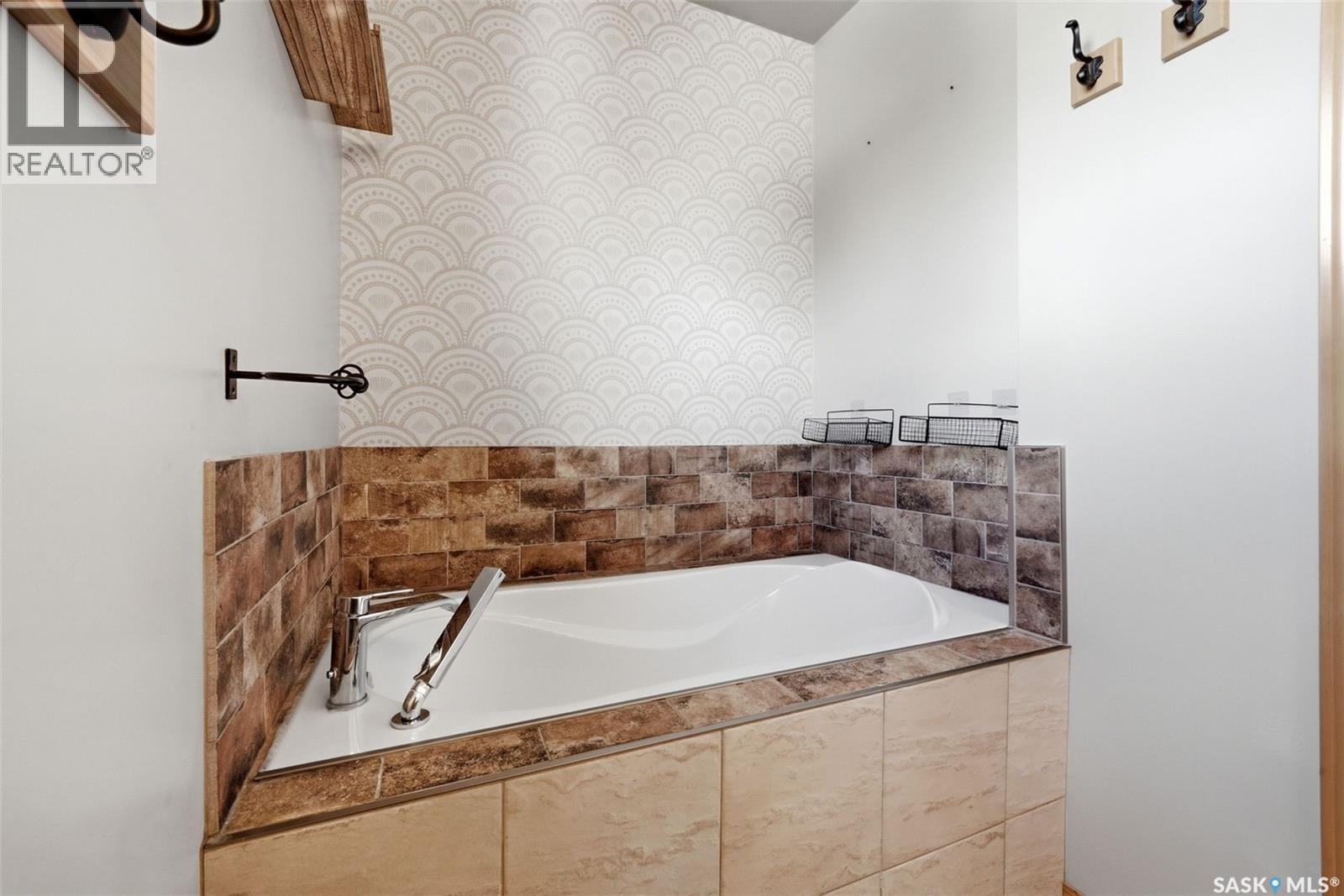 4 Bannister Avenue, Regina, SK - Indoor Photo Showing Bathroom