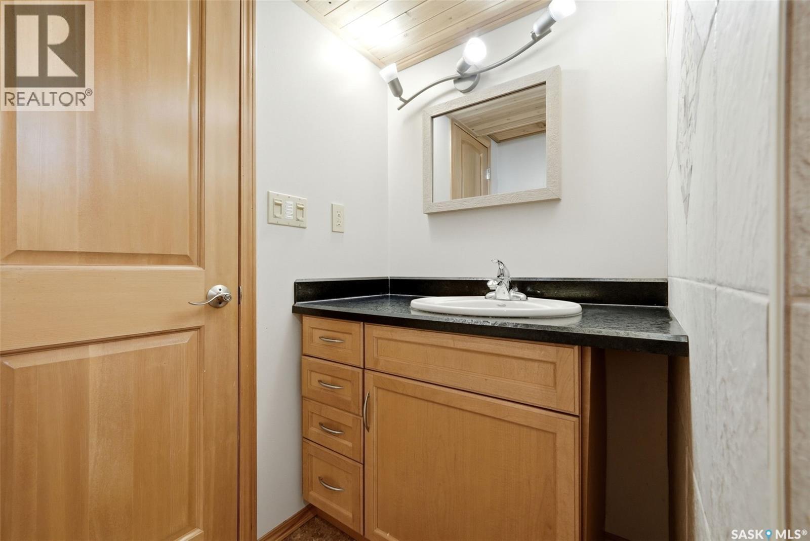 4 Bannister Avenue, Regina, SK - Indoor Photo Showing Bathroom