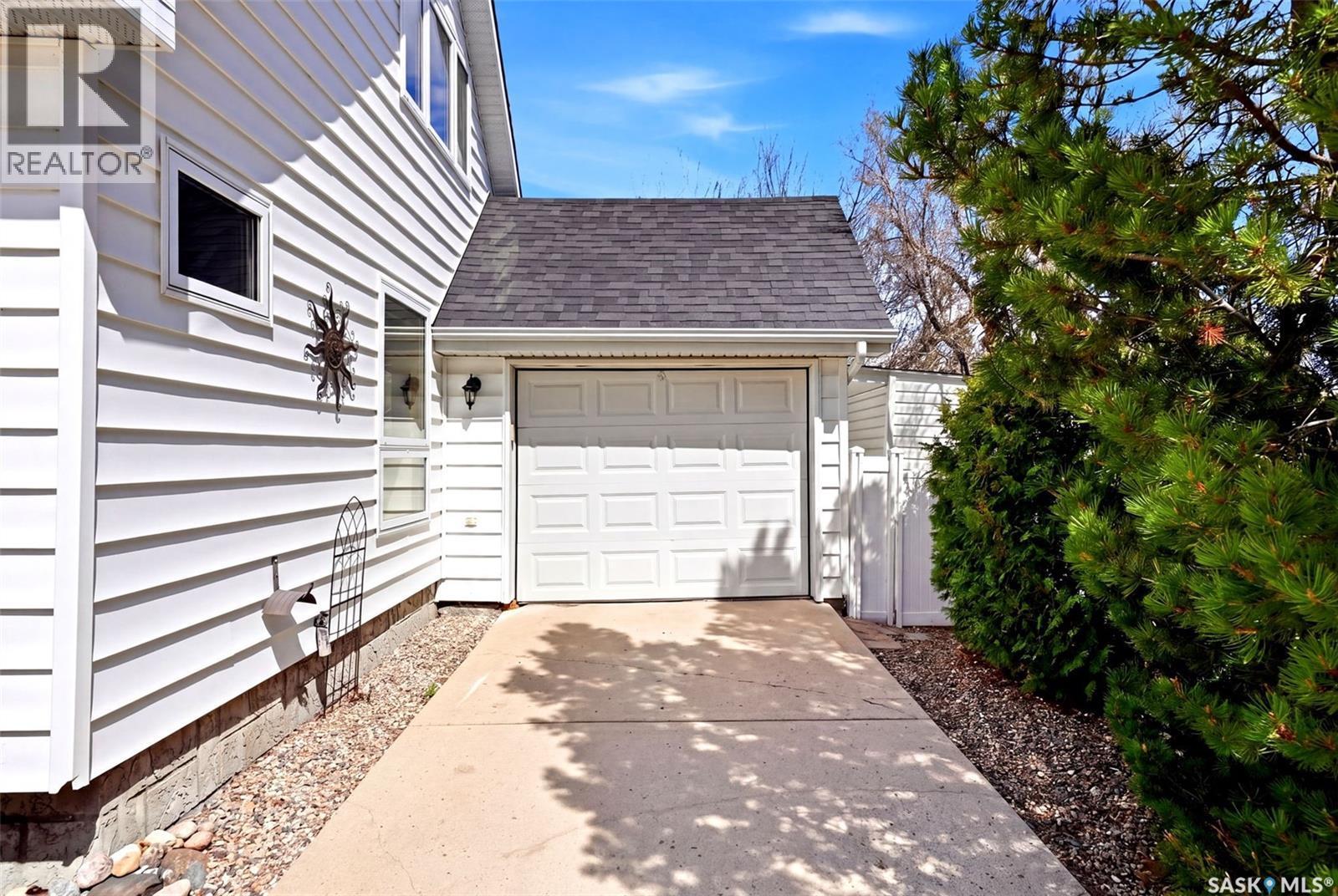 4 Bannister Avenue, Regina, SK - Outdoor