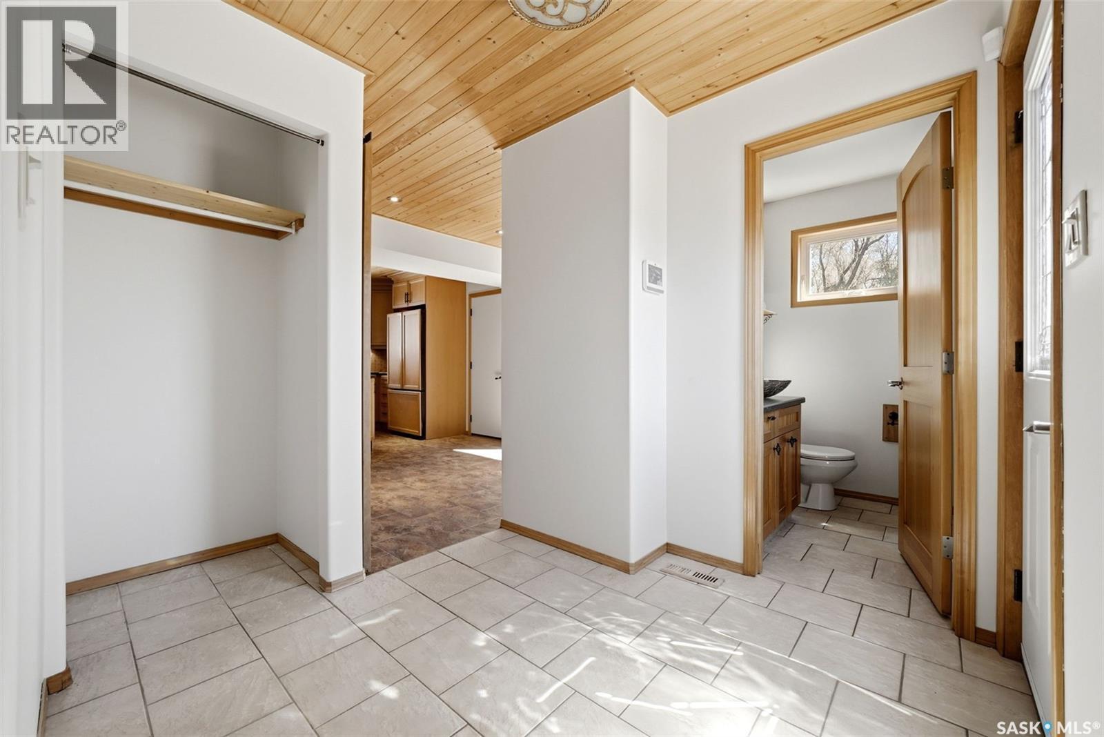 4 Bannister Avenue, Regina, SK - Indoor