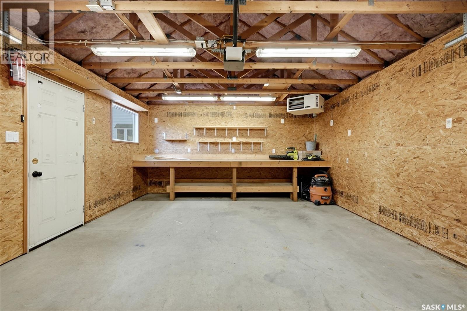 4 Bannister Avenue, Regina, SK - Indoor Photo Showing Garage
