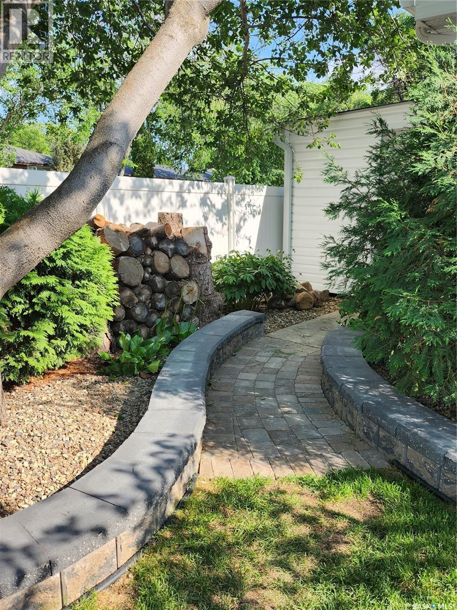 4 Bannister Avenue, Regina, SK - Outdoor