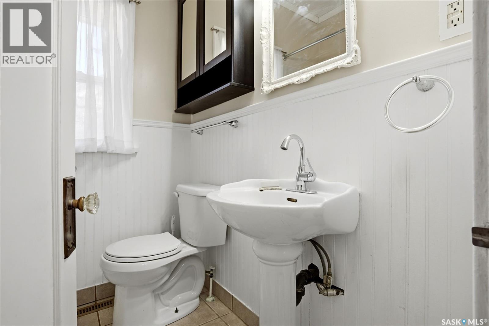 2336 Winnipeg Street, Regina, SK - Indoor Photo Showing Bathroom