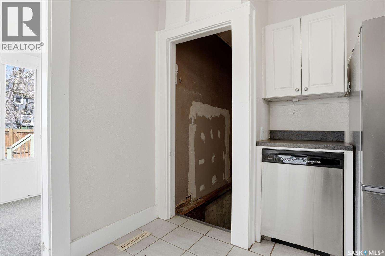 2336 Winnipeg Street, Regina, SK - Indoor