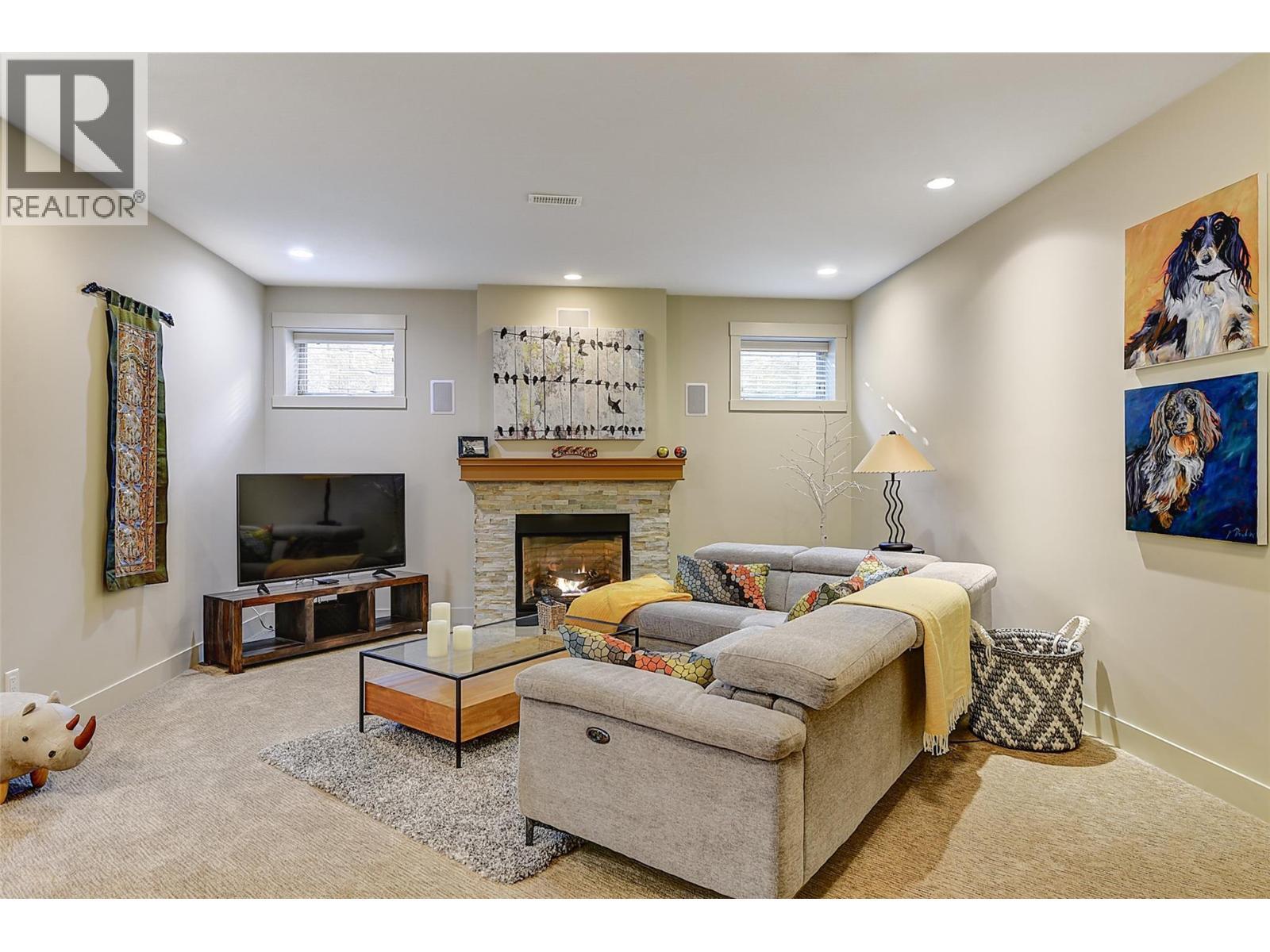 1147 Glenview Court, Kelowna, BC - Indoor Photo Showing Living Room With Fireplace