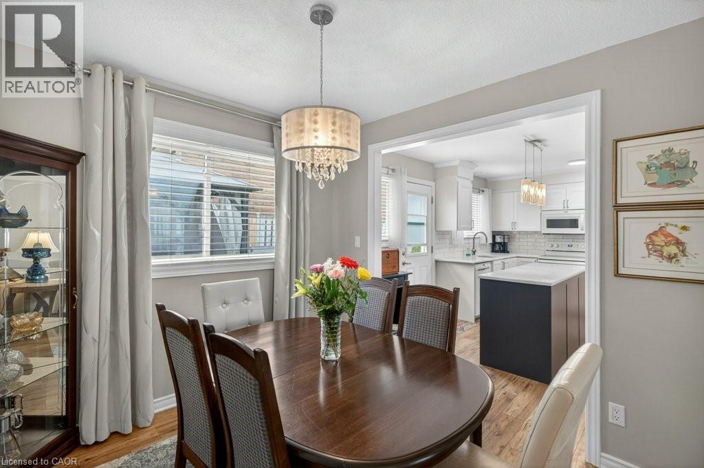 4 Camelot Drive, Hamilton, ON - Indoor Photo Showing Dining Room