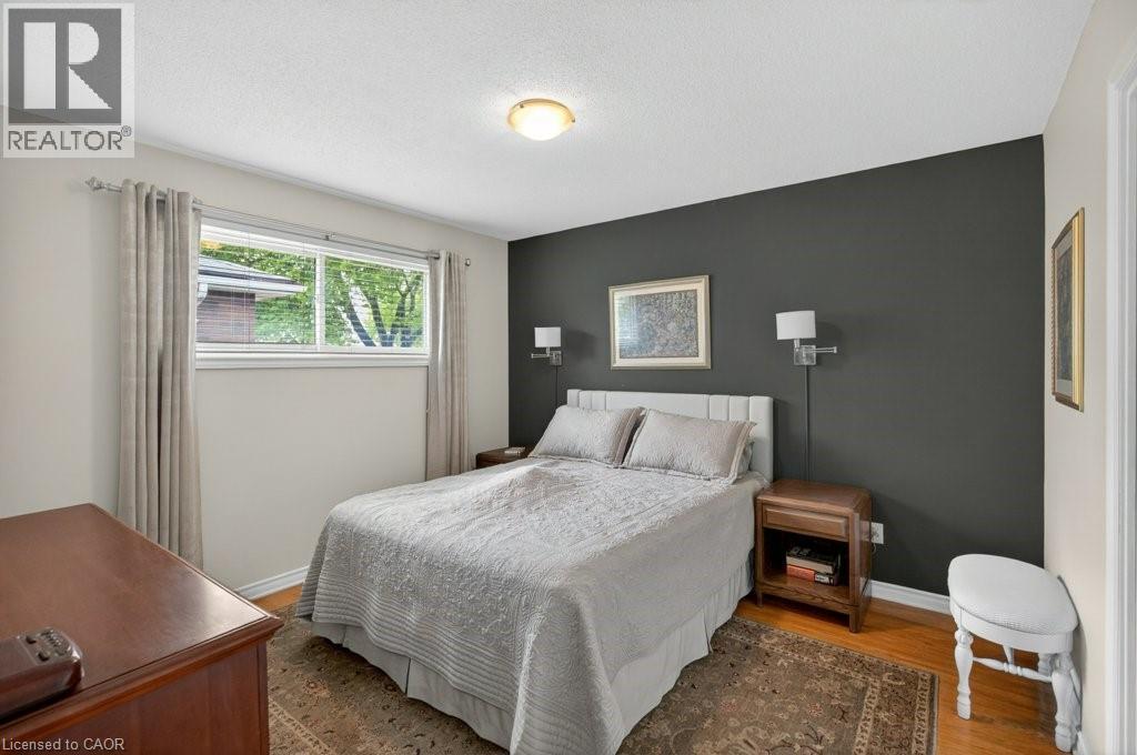 4 Camelot Drive, Hamilton, ON - Indoor Photo Showing Bedroom