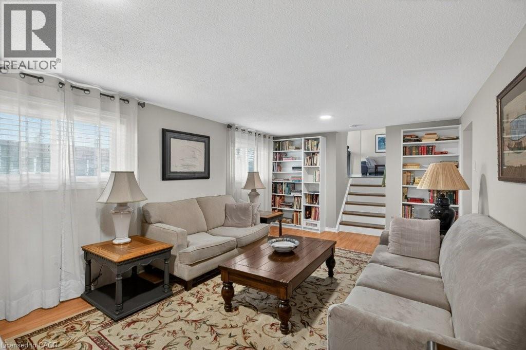 4 Camelot Drive, Hamilton, ON - Indoor Photo Showing Living Room