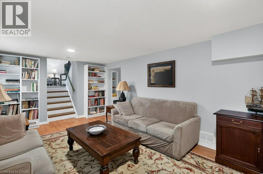 4 Camelot Drive, Hamilton, ON - Indoor Photo Showing Living Room