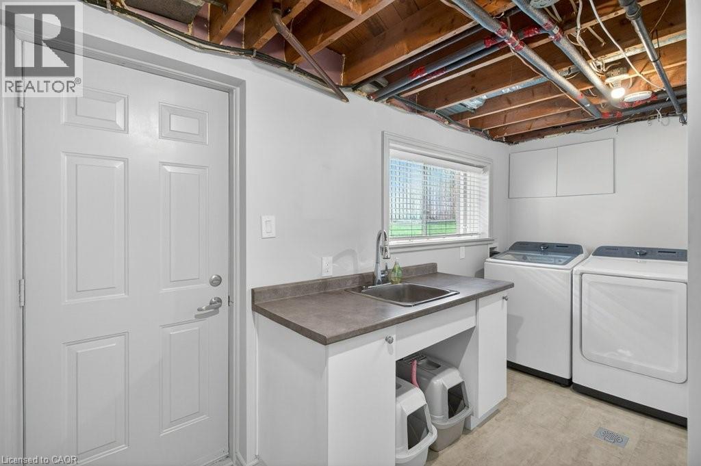 4 Camelot Drive, Hamilton, ON - Indoor Photo Showing Laundry Room