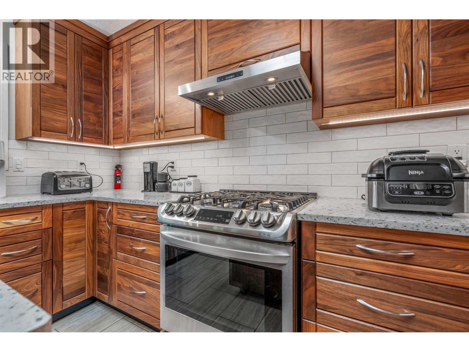 6765 Checkley Road, Prince George, BC - Indoor Photo Showing Kitchen