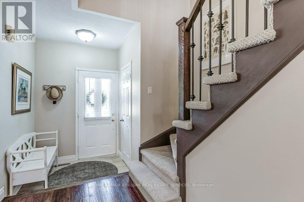 4 Edgewater Drive, Hamilton, ON - Indoor Photo Showing Other Room