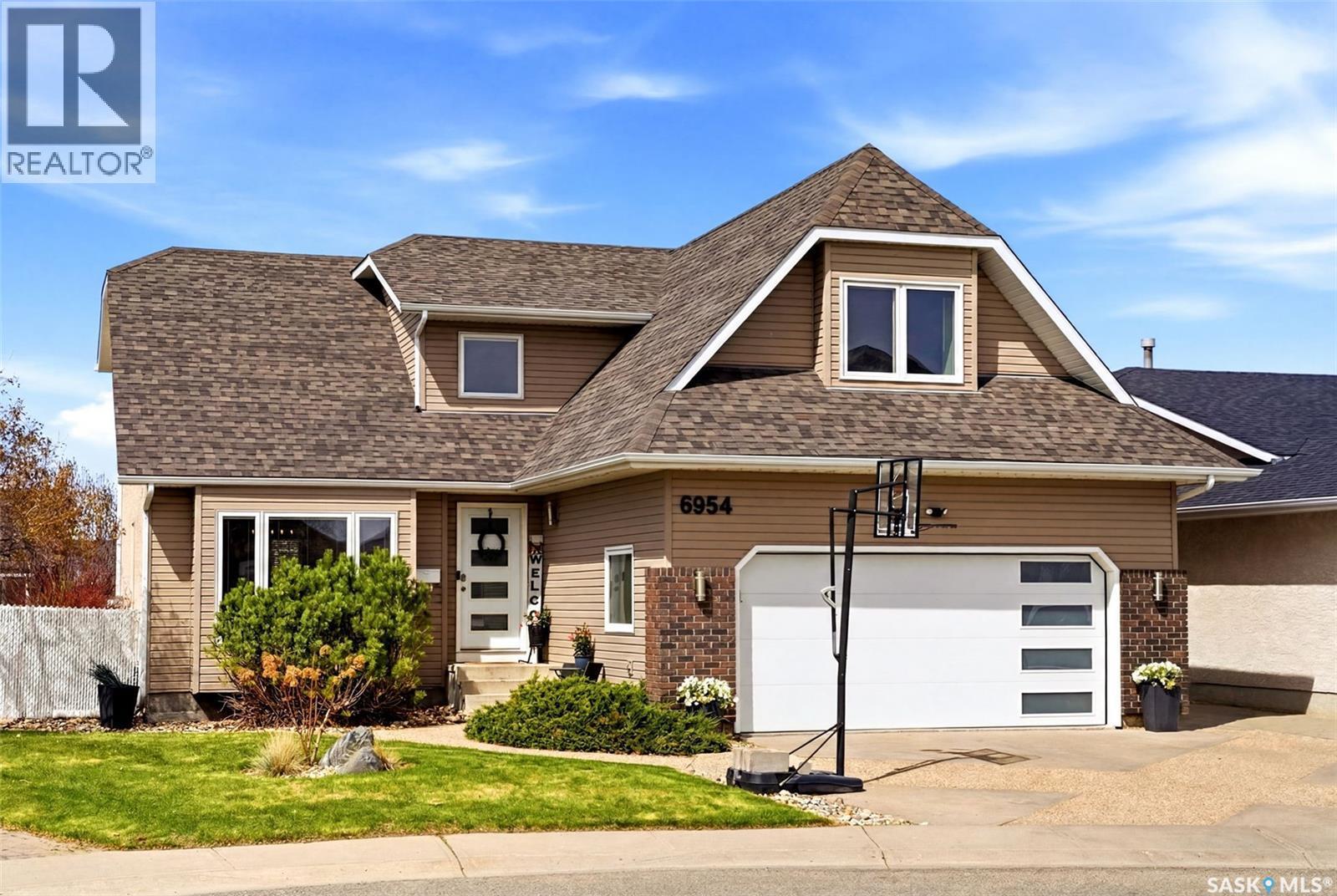 6954 Maple Brook Crescent, Regina, SK - Outdoor With Facade