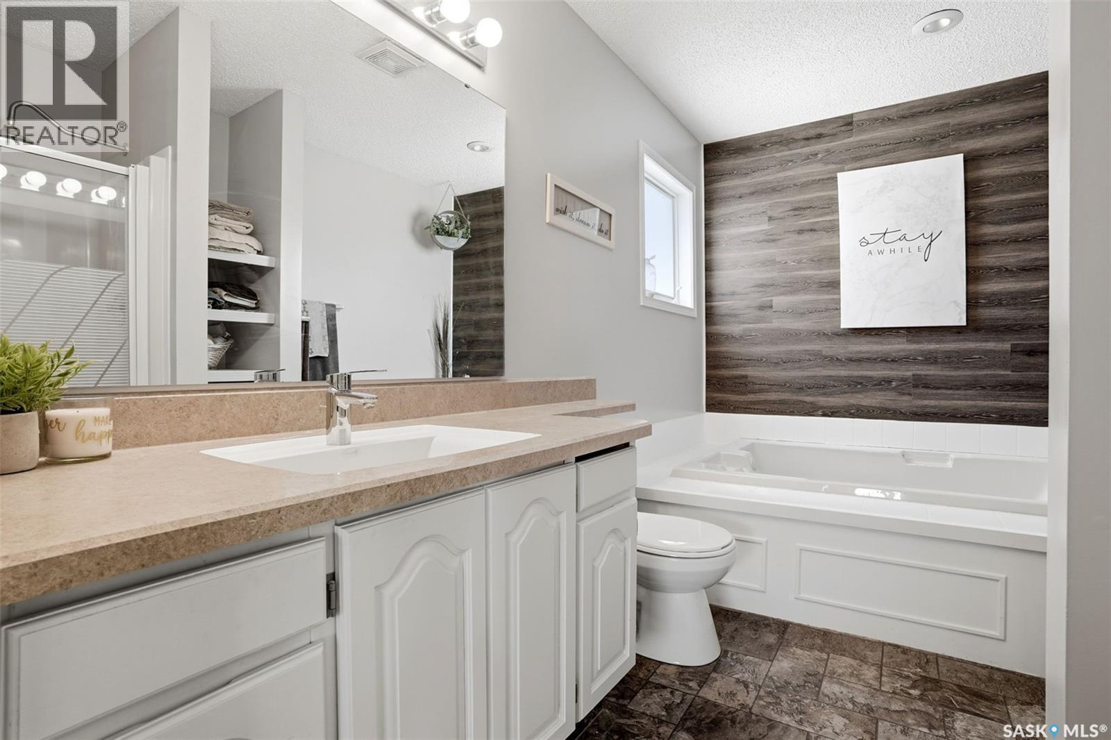 6954 Maple Brook Crescent, Regina, SK - Indoor Photo Showing Bathroom
