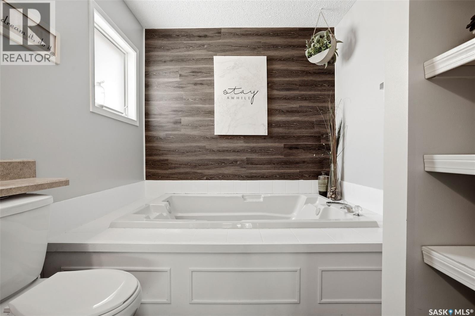 6954 Maple Brook Crescent, Regina, SK - Indoor Photo Showing Bathroom