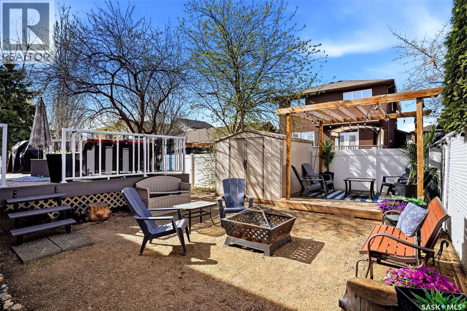 6954 Maple Brook Crescent, Regina, SK - Outdoor