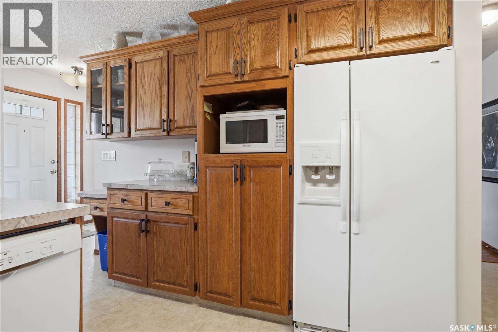 403 Willow Bay, Balgonie, SK - Indoor Photo Showing Kitchen