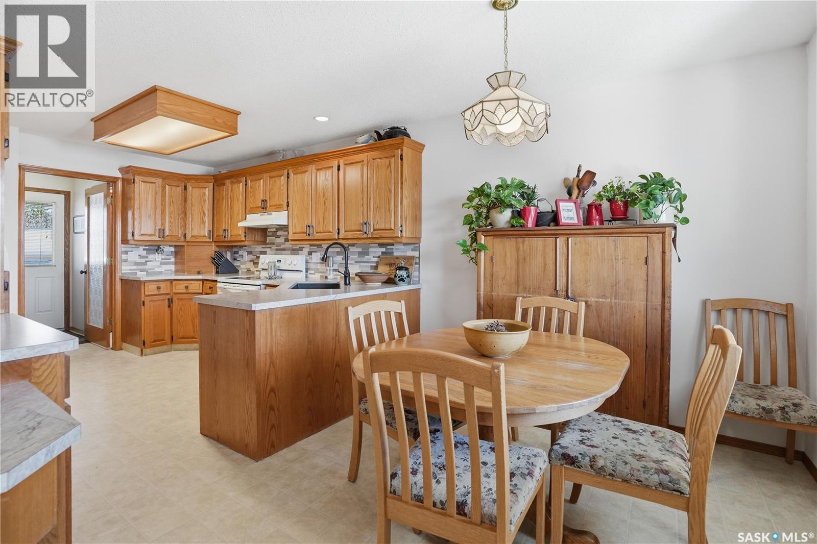 403 Willow Bay, Balgonie, SK - Indoor Photo Showing Dining Room