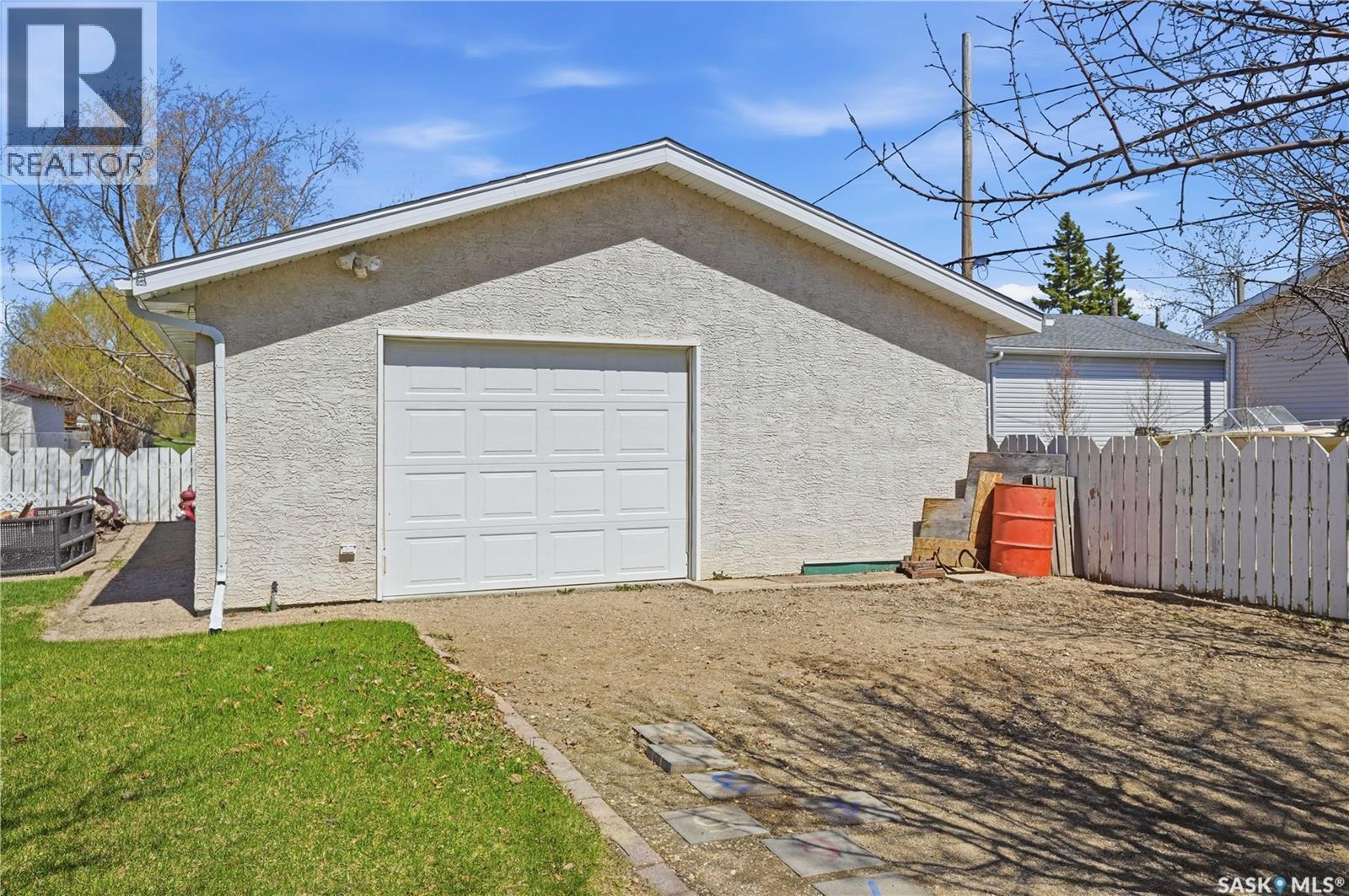 403 Willow Bay, Balgonie, SK - Outdoor With Exterior