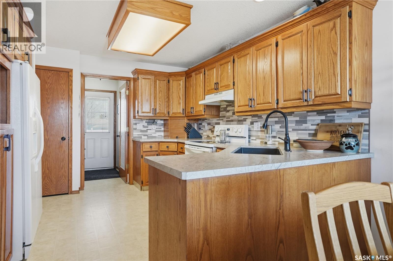 403 Willow Bay, Balgonie, SK - Indoor Photo Showing Kitchen