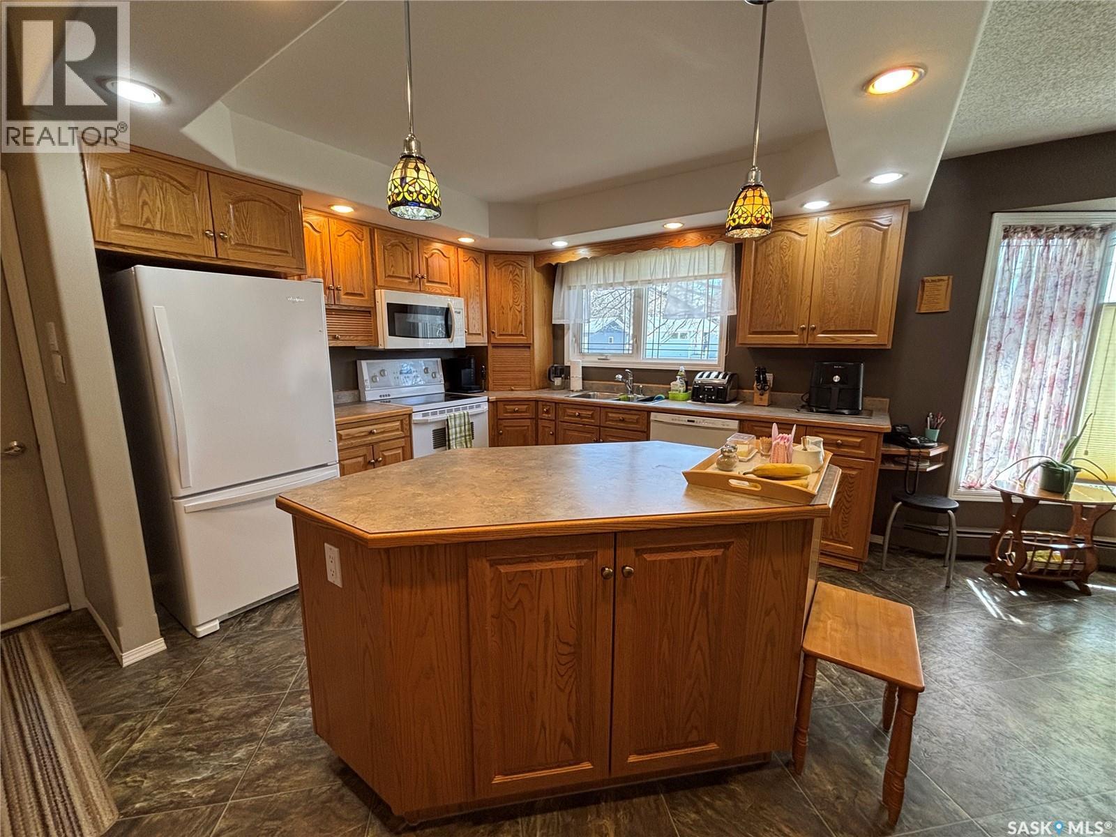 101 Kennedy Drive, Melfort, SK - Indoor Photo Showing Kitchen
