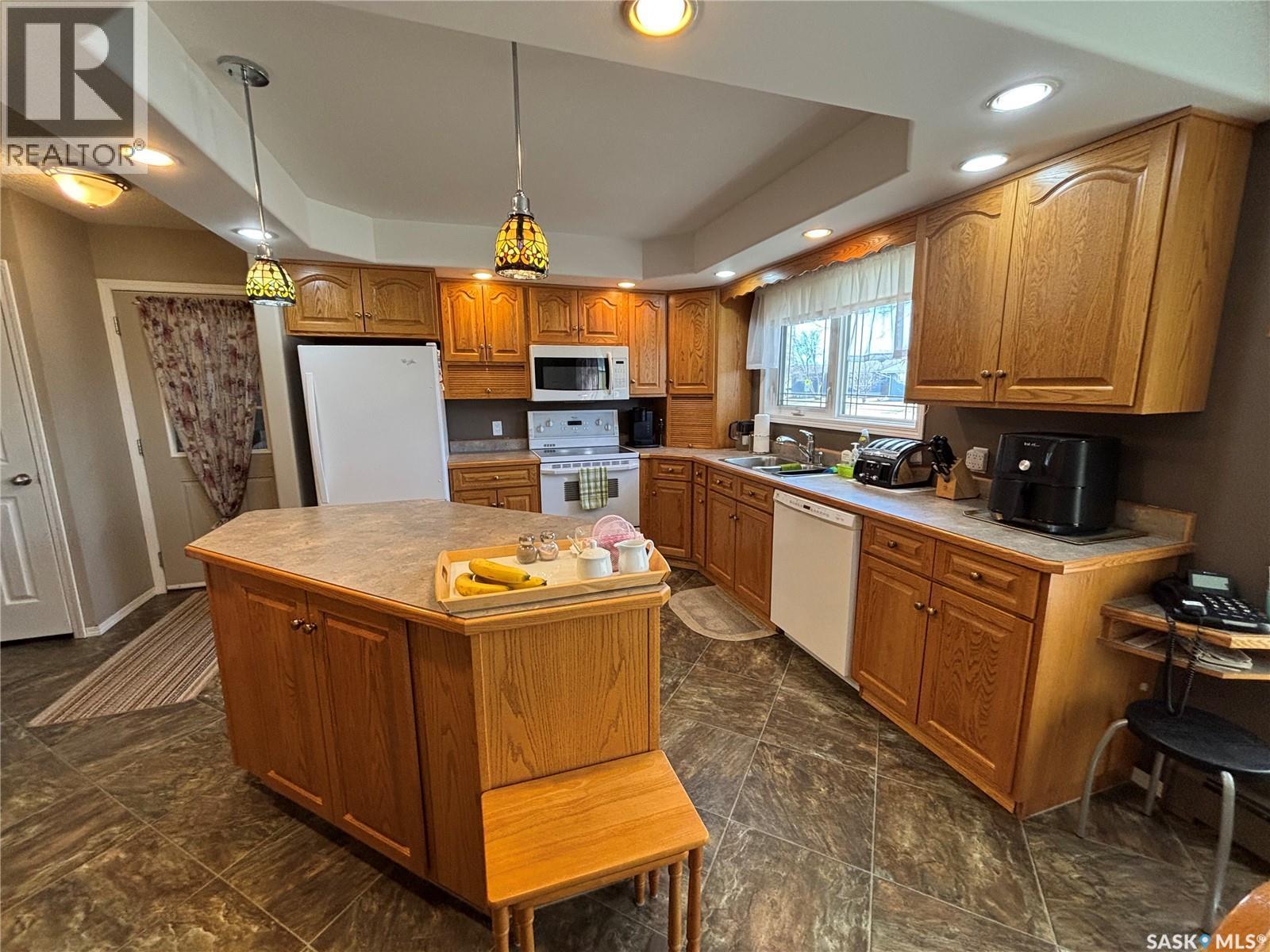 101 Kennedy Drive, Melfort, SK - Indoor Photo Showing Kitchen