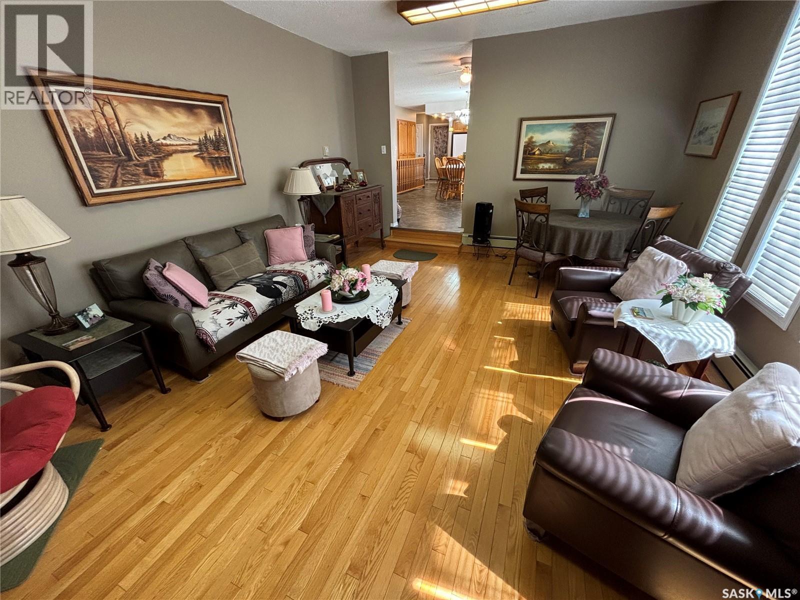 101 Kennedy Drive, Melfort, SK - Indoor Photo Showing Living Room