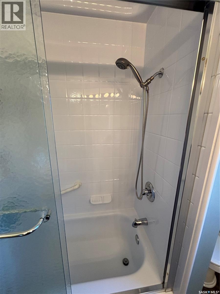 101 Kennedy Drive, Melfort, SK - Indoor Photo Showing Bathroom