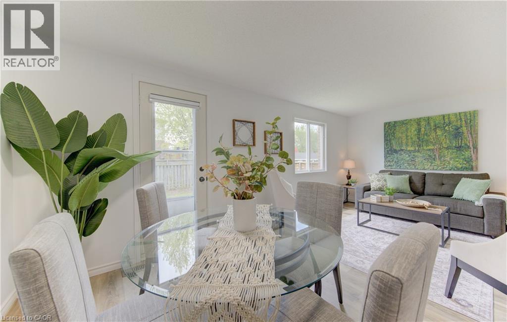 38 Cassidy Court, Cambridge, ON - Indoor Photo Showing Living Room