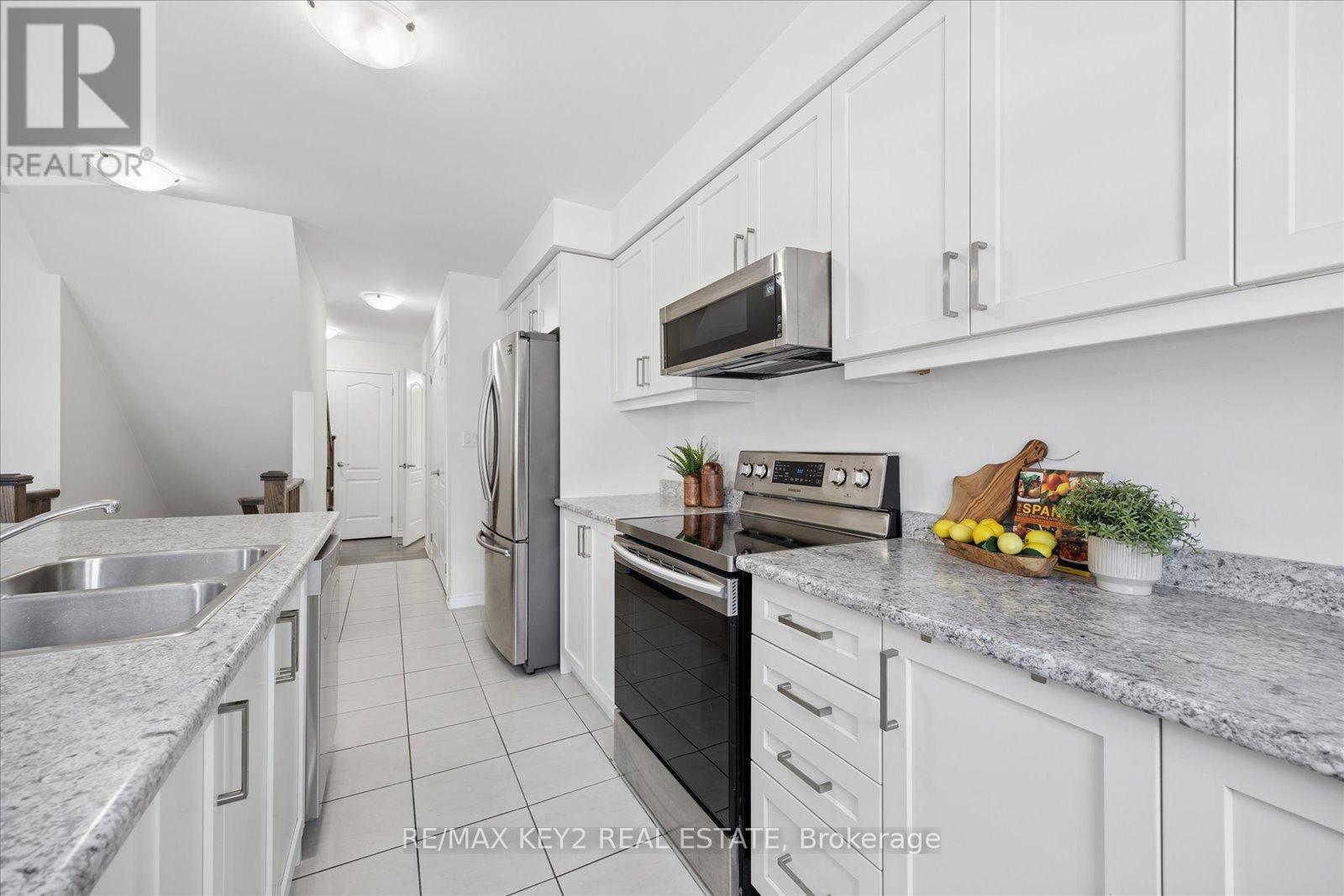 2417 Fall Harvest Crescent, Pickering, ON - Indoor Photo Showing Kitchen With Double Sink With Upgraded Kitchen