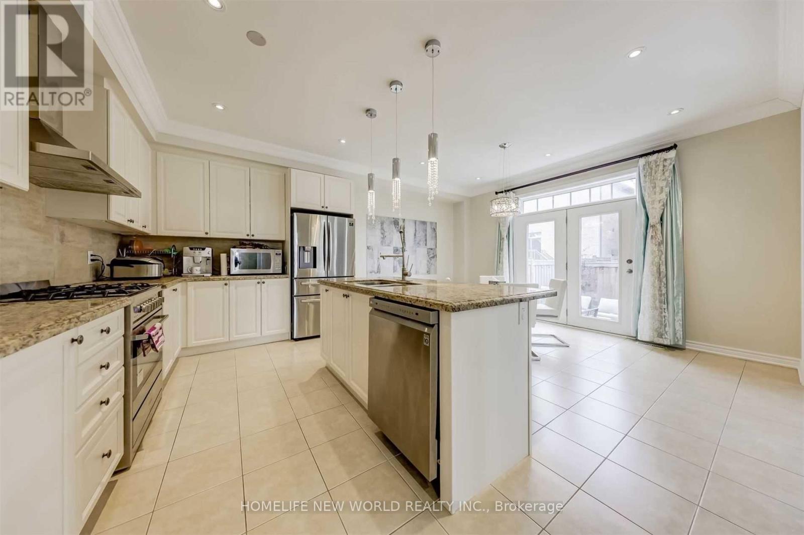 48 Roy Harper Avenue, Aurora, ON - Indoor Photo Showing Kitchen With Stainless Steel Kitchen With Upgraded Kitchen