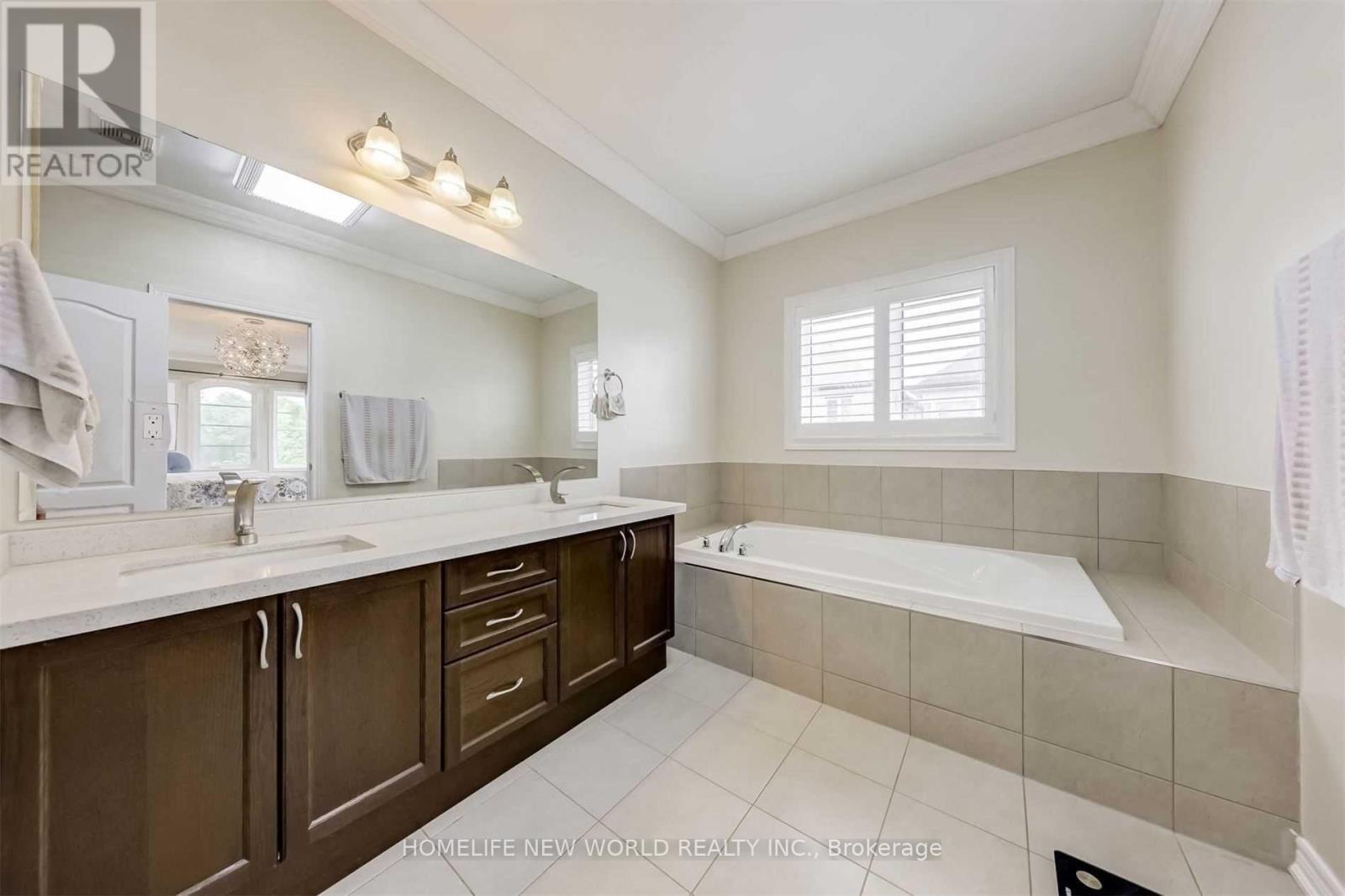 48 Roy Harper Avenue, Aurora, ON - Indoor Photo Showing Bathroom