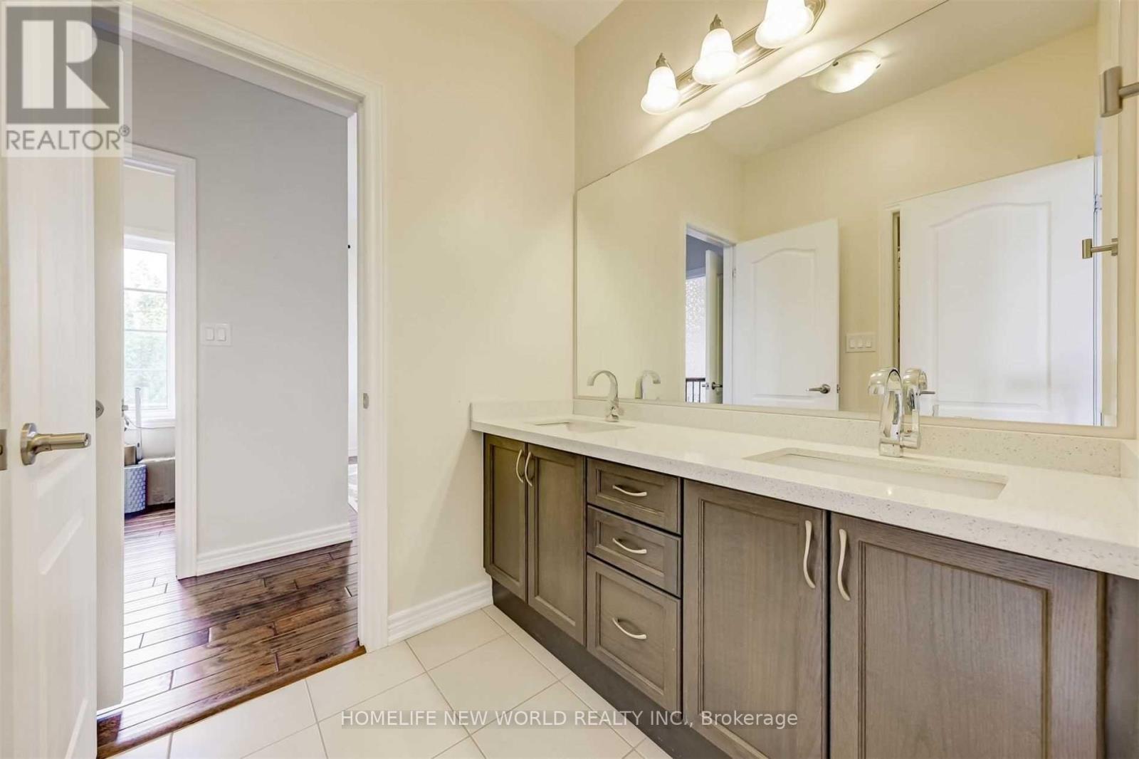 48 Roy Harper Avenue, Aurora, ON - Indoor Photo Showing Bathroom