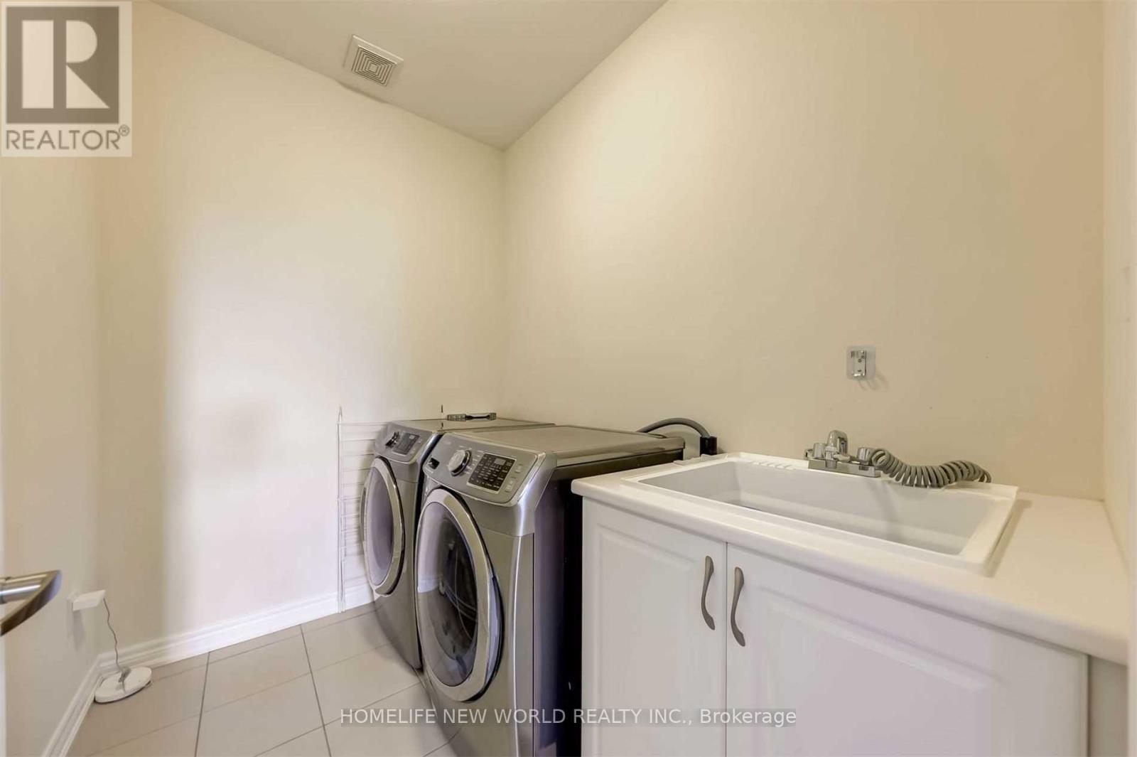 48 Roy Harper Avenue, Aurora, ON - Indoor Photo Showing Laundry Room