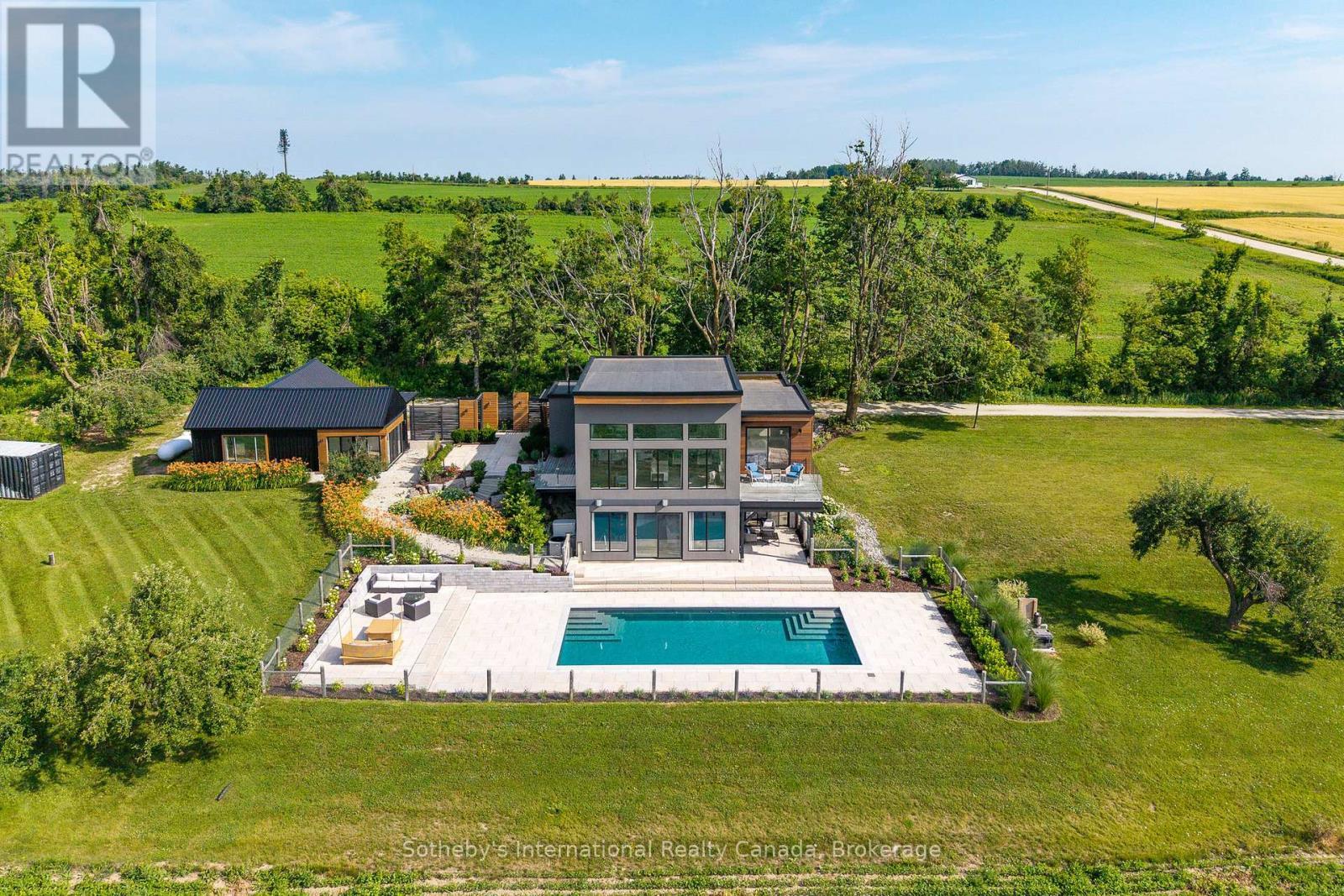 2566 5 Concession S, Clearview, ON - Outdoor With In Ground Pool With View
