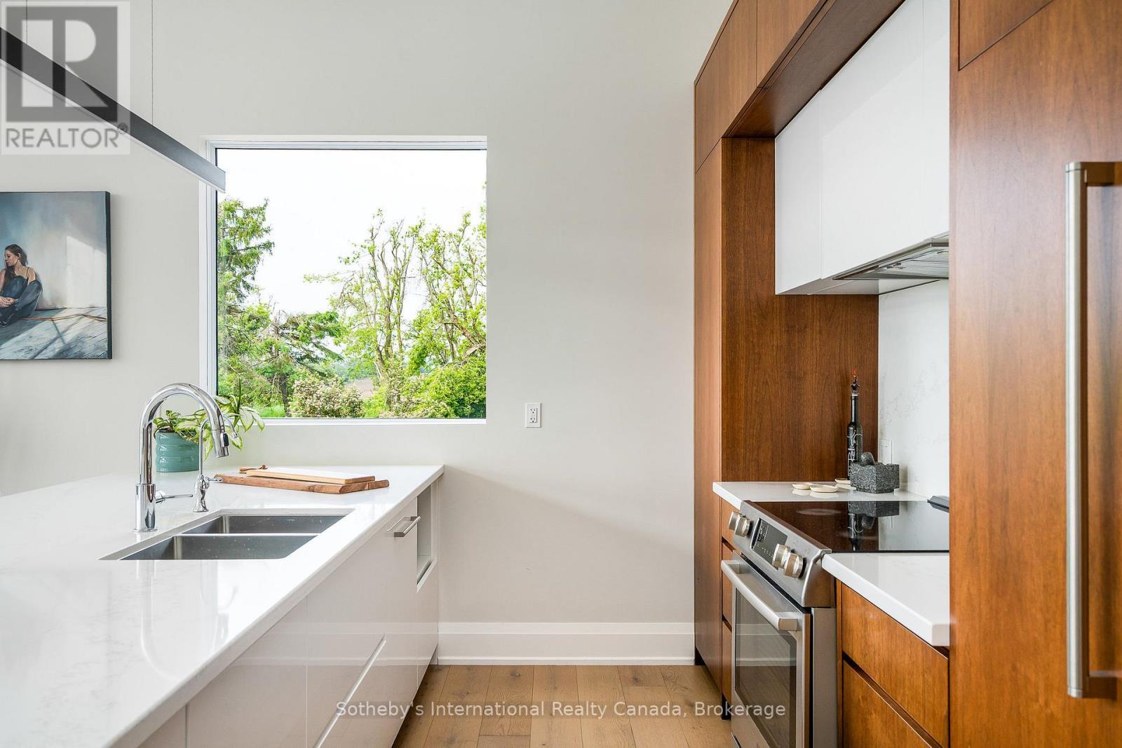 2566 5 Concession S, Clearview, ON - Indoor Photo Showing Kitchen With Double Sink
