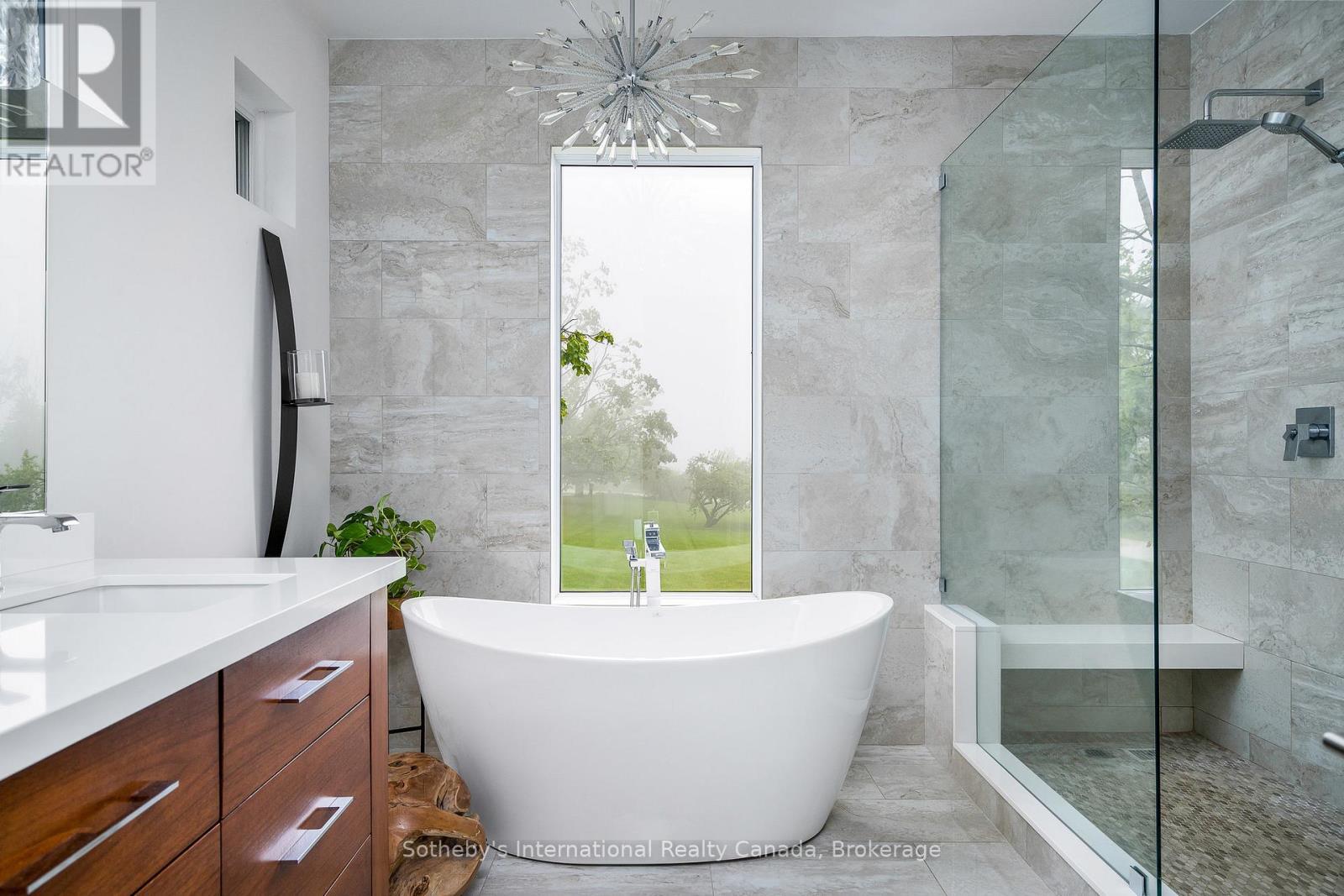 2566 5 Concession S, Clearview, ON - Indoor Photo Showing Bathroom