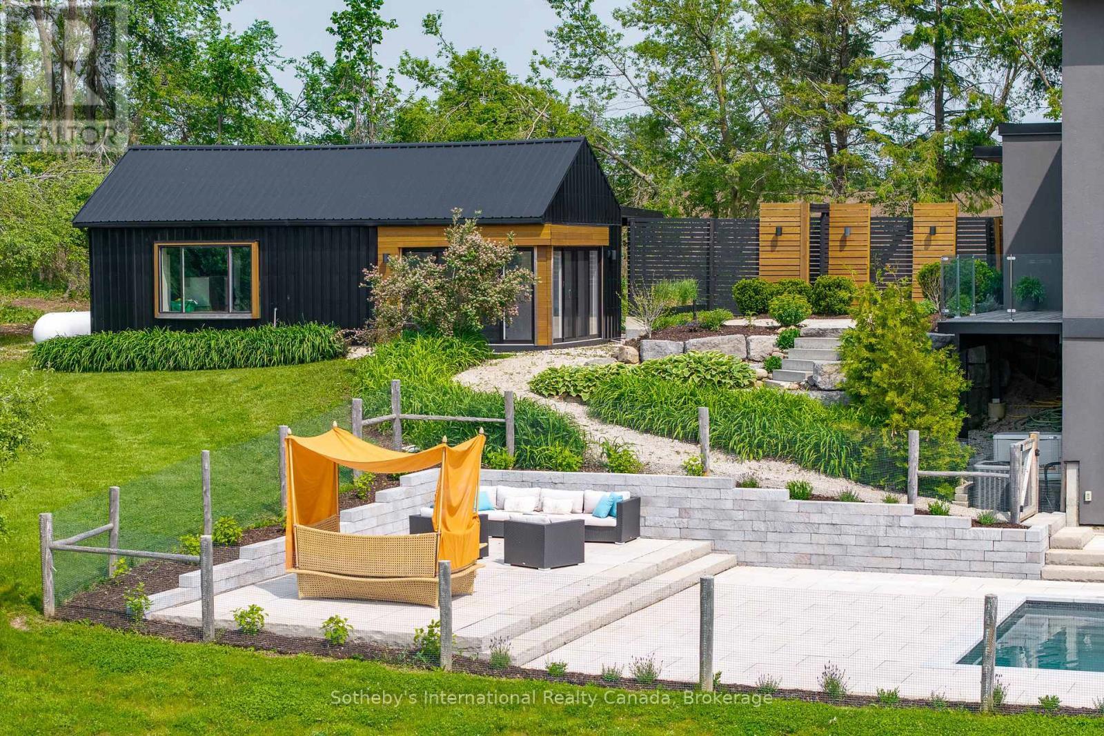 2566 5 Concession S, Clearview, ON - Outdoor With In Ground Pool