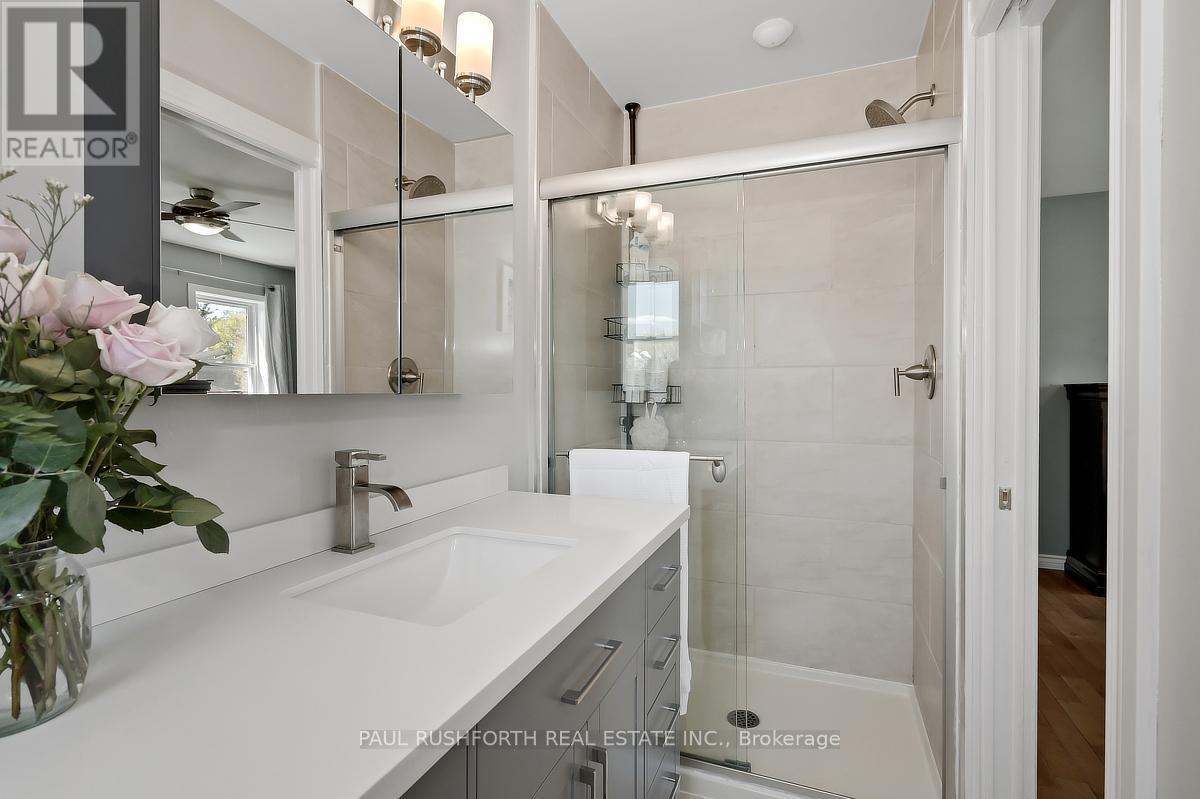 3 Piece Ensuite - 1072 Richard Avenue, Ottawa, ON - Indoor Photo Showing Bathroom