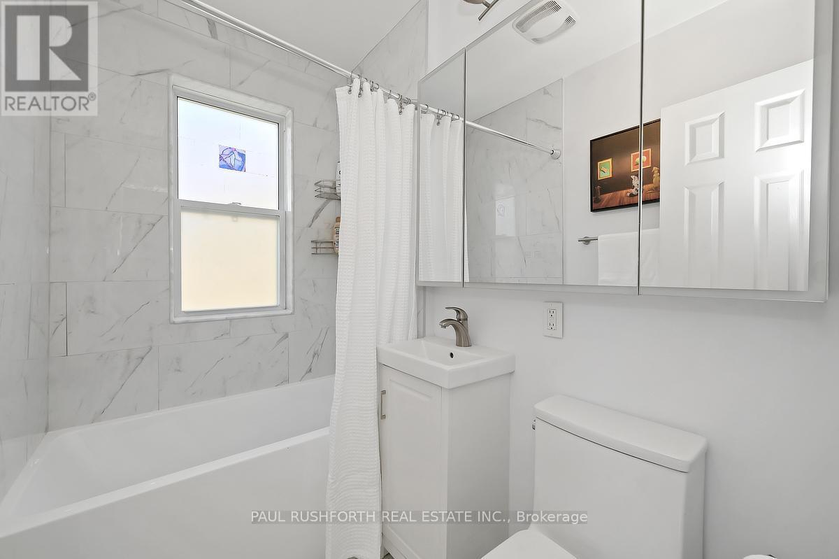 4 Piece Ensuite - 1072 Richard Avenue, Ottawa, ON - Indoor Photo Showing Bathroom