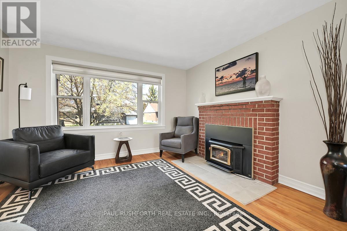 Living Room - 1072 Richard Avenue, Ottawa, ON - Indoor Photo Showing Living Room With Fireplace
