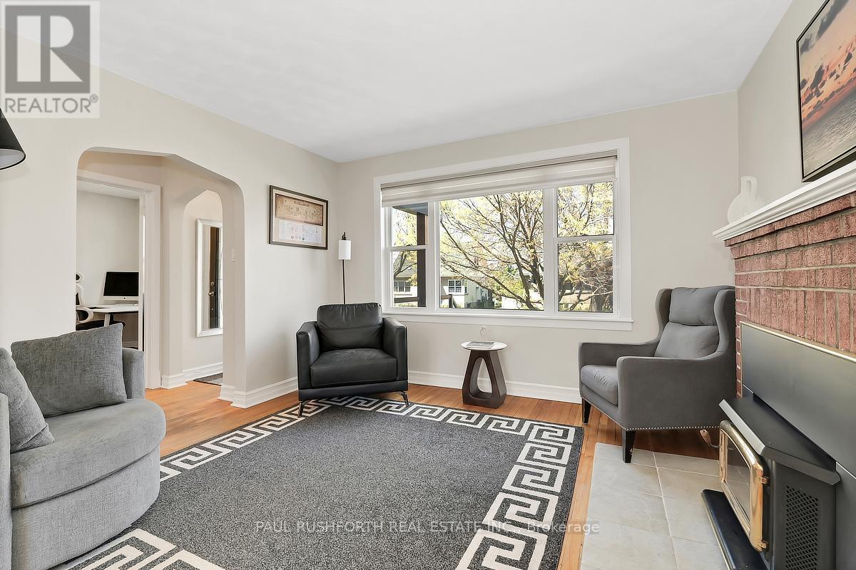 Living Room - 1072 Richard Avenue, Ottawa, ON - Indoor Photo Showing Living Room
