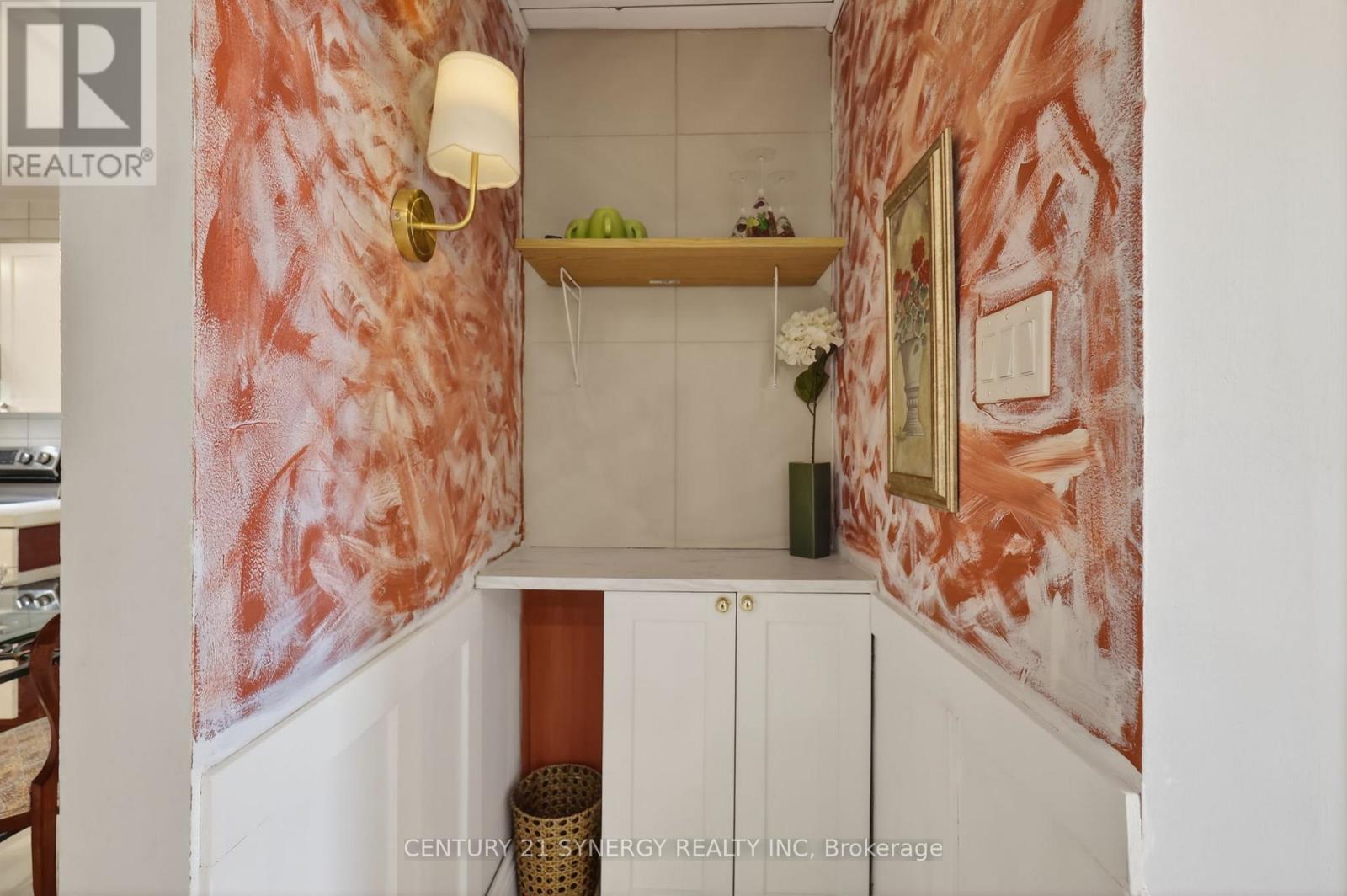 2358 Joliffe Street, Ottawa, ON - Indoor