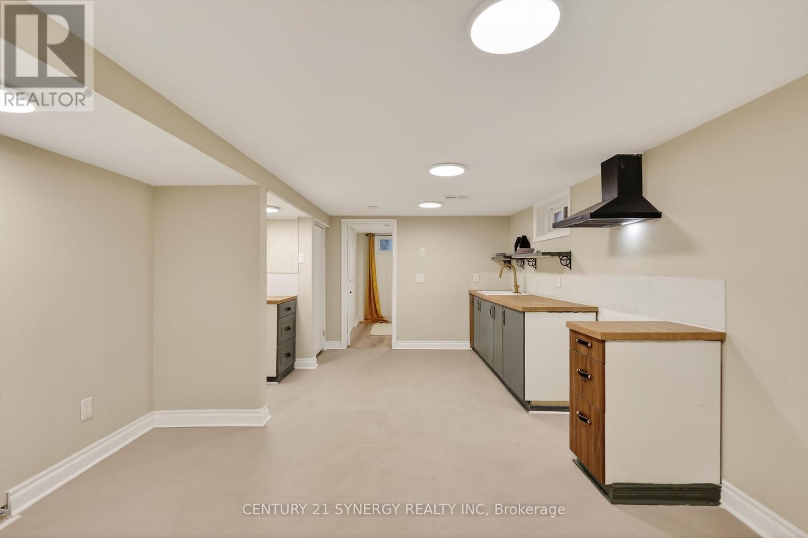 2358 Joliffe Street, Ottawa, ON - Indoor