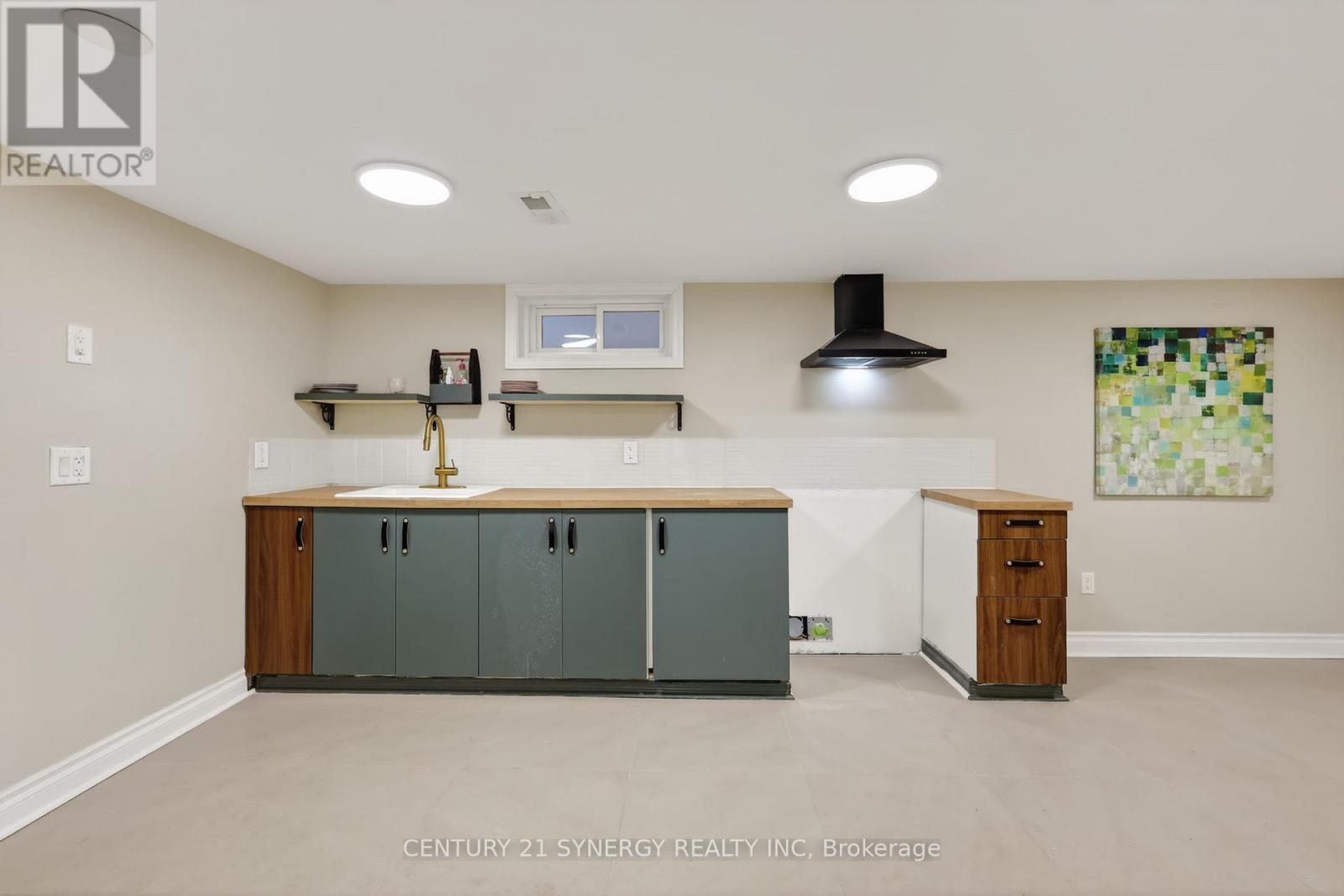 2358 Joliffe Street, Ottawa, ON - Indoor