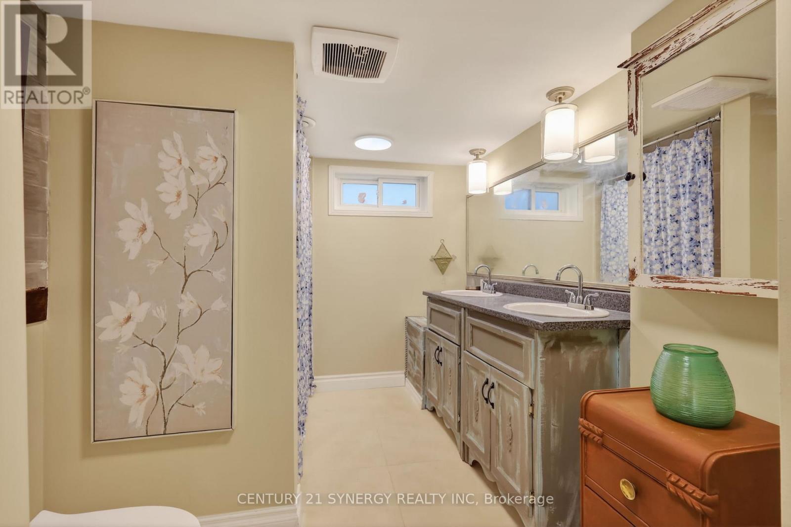 2358 Joliffe Street, Ottawa, ON - Indoor Photo Showing Bathroom