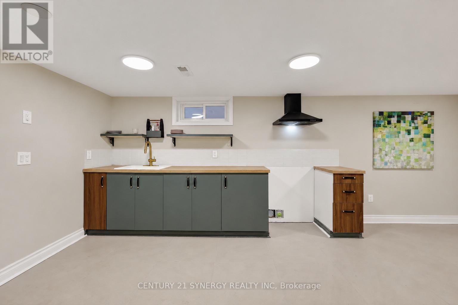2358 Joliffe Street, Ottawa, ON - Indoor